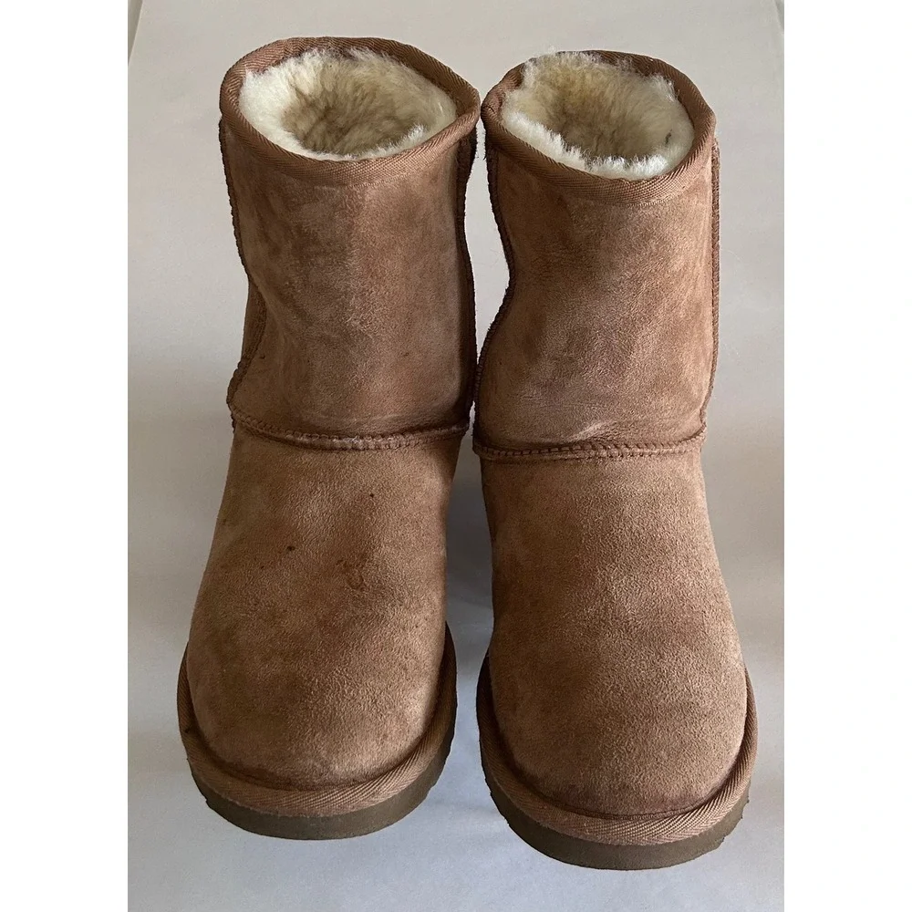 UGG Classic Short II Chestnut Suede Sheepskin Boots 1016223 Womens 6